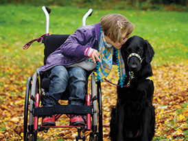 Partnerhunde helfen physisch beeinträchtigten Menschen (Foto, © Privates Familienarchiv)